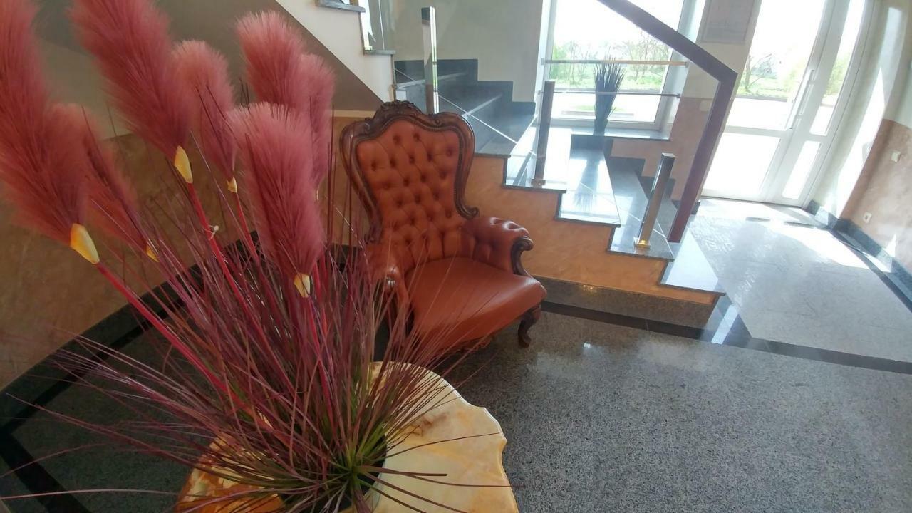Hotel Meridian Brody Eksteriør billede