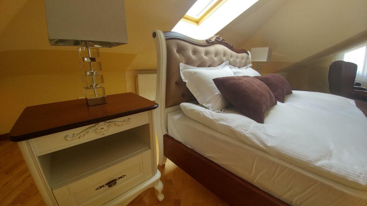 Hotel Meridian Brody Eksteriør billede
