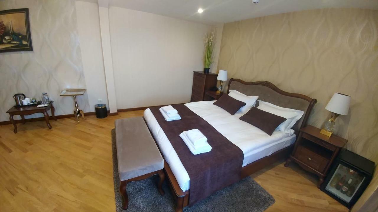 Hotel Meridian Brody Eksteriør billede
